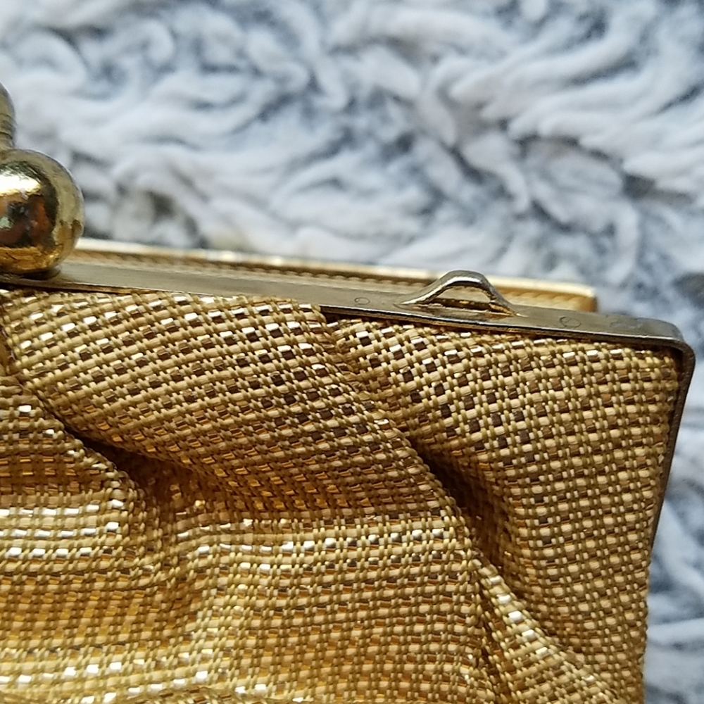 Vintage purse in metallic gold - Picture 3 of 5